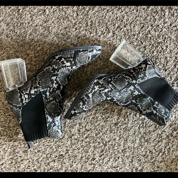 Faux Snake Skin Patterned Booties - Picture 5 of 5